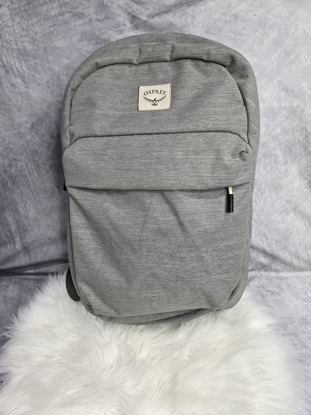 Osprey Arcane Large Day backpack in the Medium Grey Heather colorway